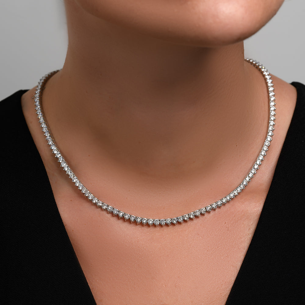 קולייר יהלומים 15 קראט שיבוץ מלא בזהב לבן בעיצוב מפואר