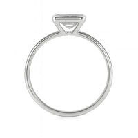 טבעת יהלום אשר קאט מזהב לבן 14K – עיצוב אלגנטי ונצחי