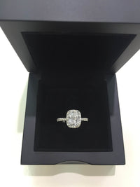 טבעת קושיין מזהב לבן עם יהלום מעבדה יוקרה וניצוץ מושלם