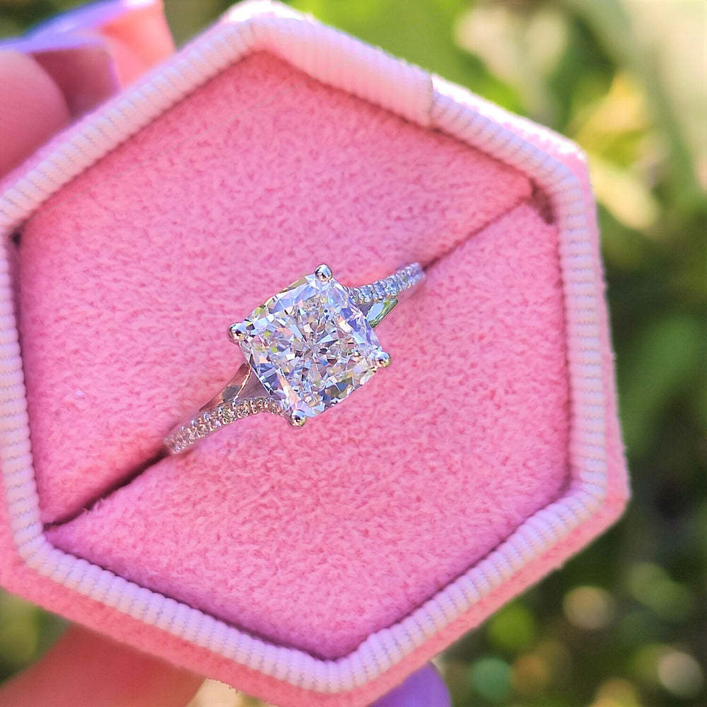 טבעת יהלומים ג'סיקה זהב לבן בשיבוץ cushion