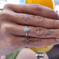 טבעת יהלום טיפה "רוז" זהב לבן