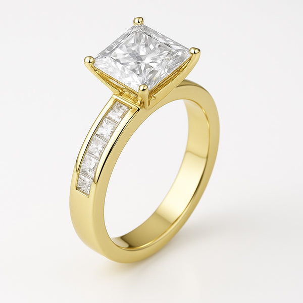 טבעת קיסר פרינסס זהב צהוב עם יהלום מעבדה מרכזי ושורת יהלומי פרינסס בצדדים