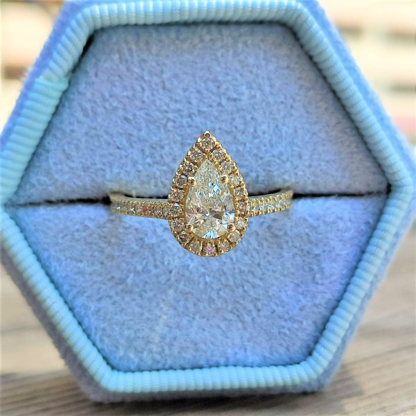 טבעת אירוסין "מלאני" יהלום טיפה זהב צהוב