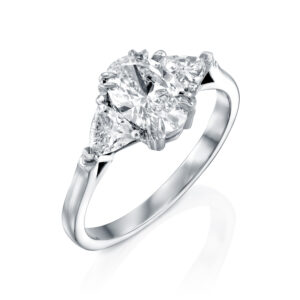 טבעת אירוסין 3 יהלומים אובל ומשולשים מזהב לבן