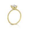 טבעת אירוסין "אריאנה משובצת" יהלום אובל זהב צהוב