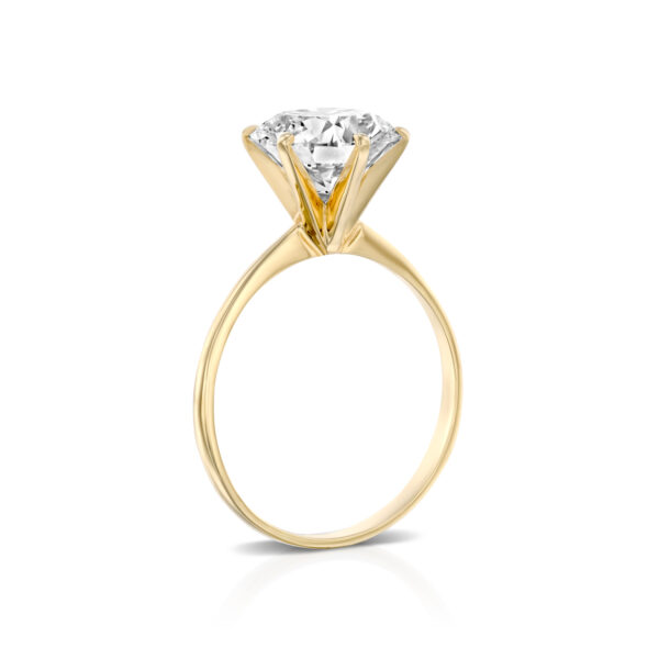 טבעת אירוסין קלאסית "סשה" זהב צהוב משובצת יהלום מעבדה